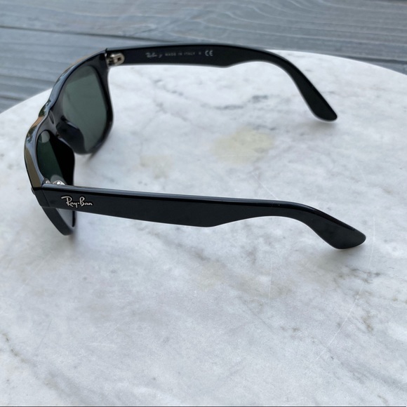 Black Ray-Ban Wayfarer Square Iconic Sunglasses - Picture 4 of 8